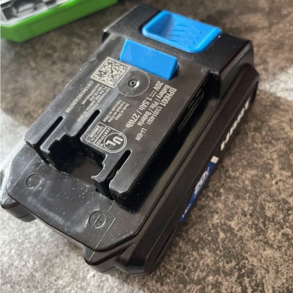 hart 20v drill with  battery and charger - Picture 3 of 6